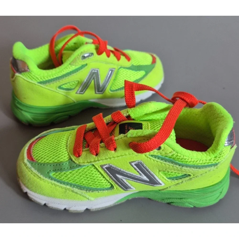 New Balance 990 V4 
